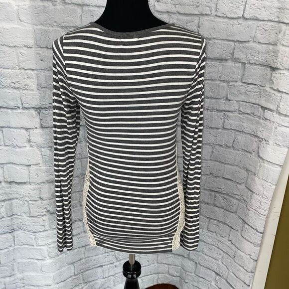Paper+Tee women M Longsleeve scoopneck stripe top w/lace sides grey & white - Picture 9 of 9